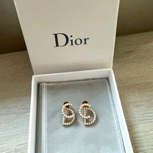 Christian Dior CD earrings (gold with pearls)